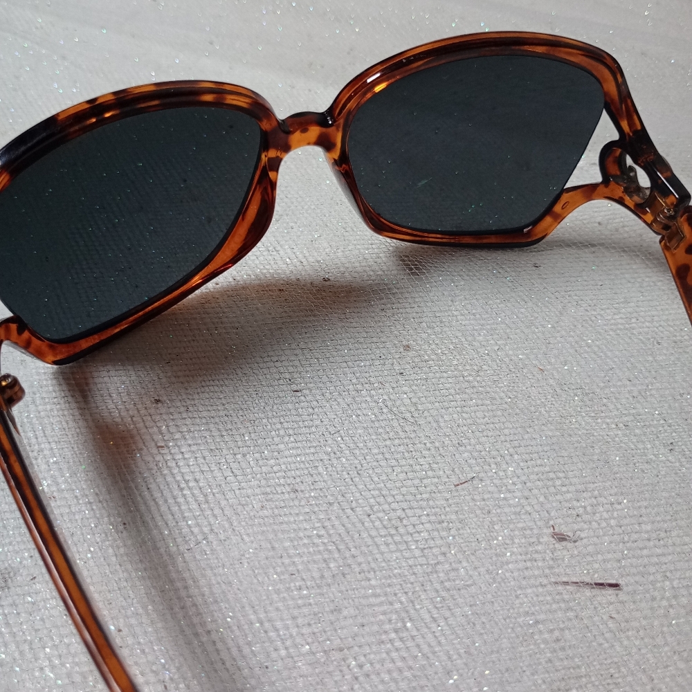 Sunglasses - Picture 3 of 6